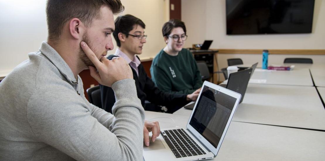 Students pursuing a computer science major at BETVLCTOR伟德登录 in Wisconsin undergo hands-on, pro...